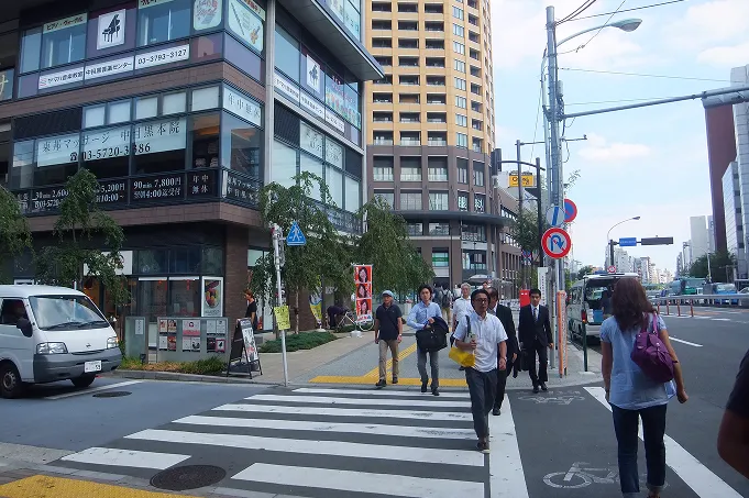 右折したら道なりに直進