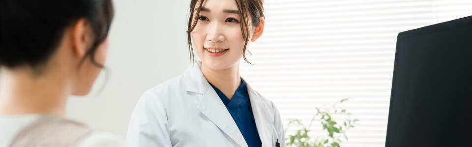 肝斑（かんぱん）の原因・治し方は？飲み薬などによる治療法や日常生活で意識したい食事なども解説